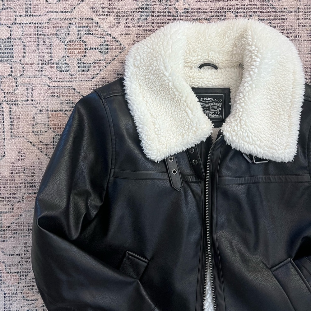 NEW Levi’s Leather Sherpa Bomber Jacket - Picture 3 of 6